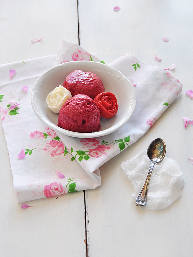 Ice cream of forest fruits and fresh cheese (without ice cream)