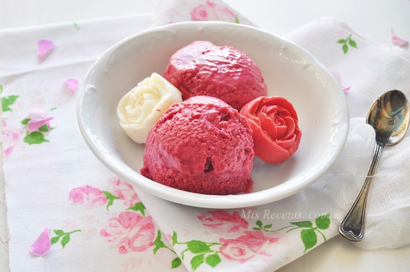 Ice cream of forest fruits and fresh cheese (without ice cream)